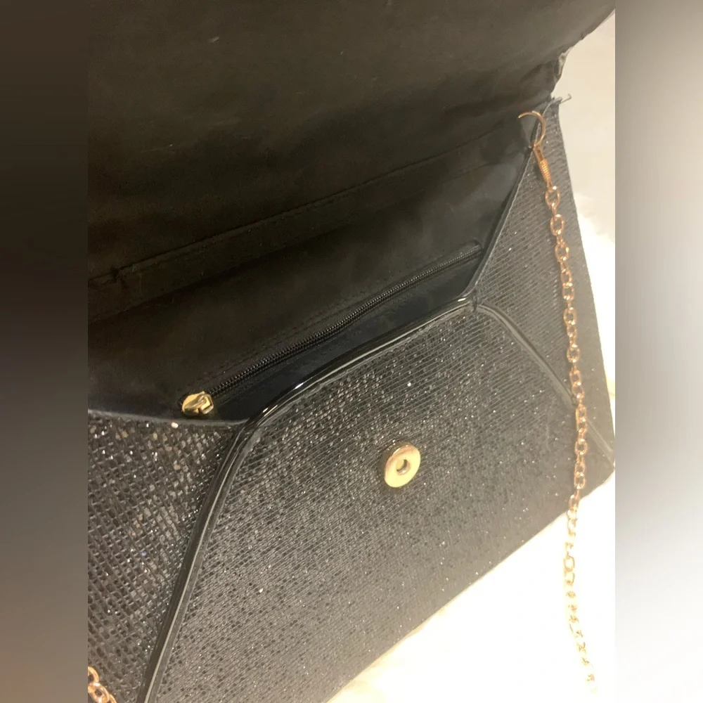 Black envelope shimmer clutch with detachable shoulder‎ chain